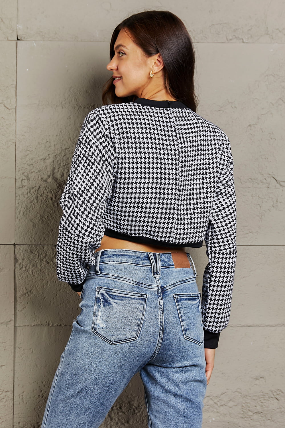 Houndstooth Round Neck Dropped Shoulder Cropped Sweatshirt